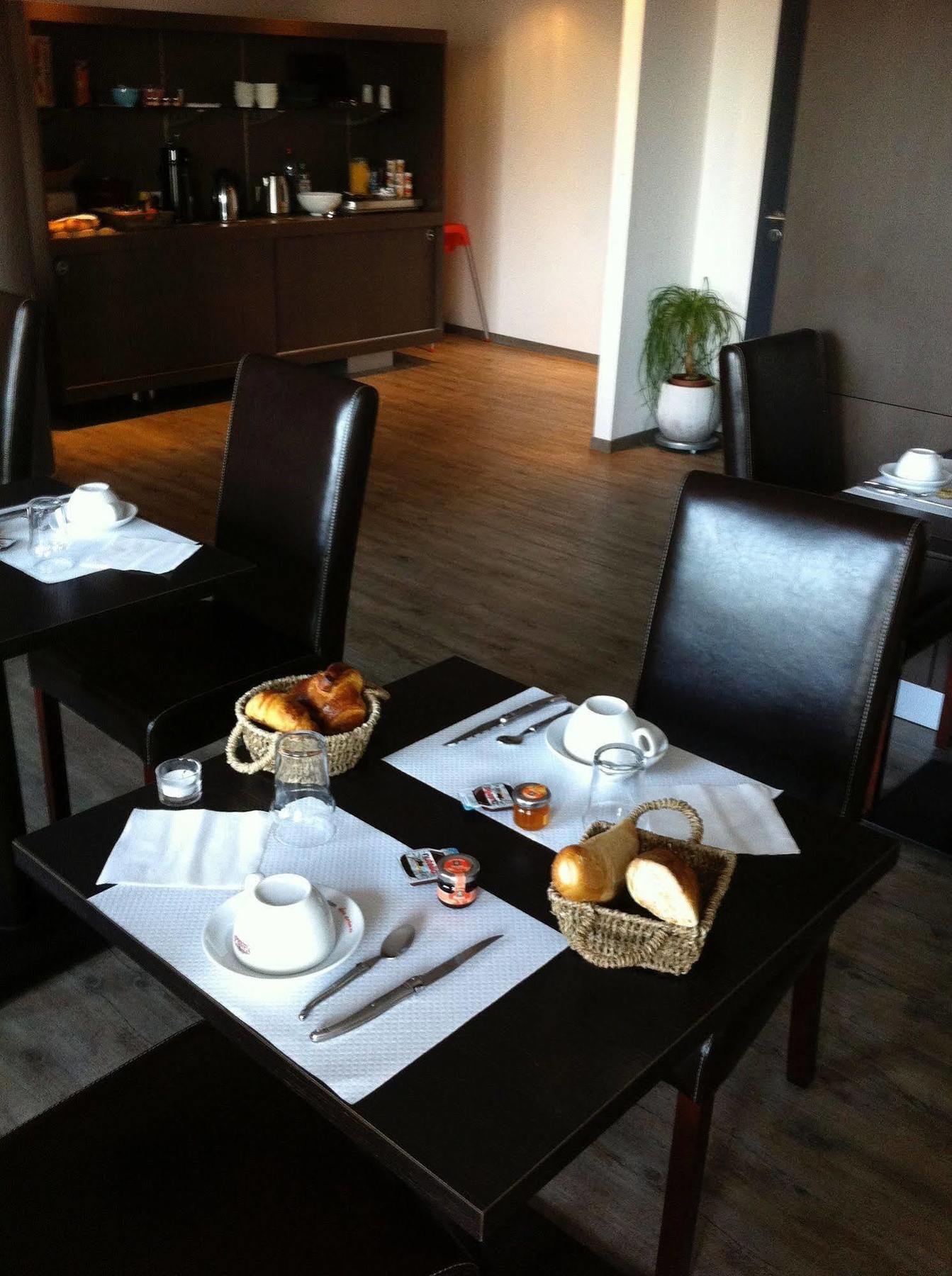 Hotel Bar Le Globe Saint-Die-des-Vosges Zewnętrze zdjęcie